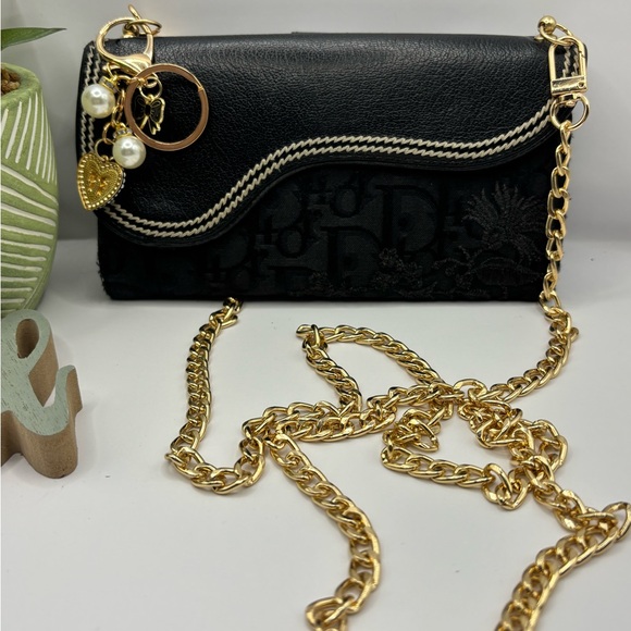 Elegant Christian Dior Wallet on Chain - Picture 1 of 14